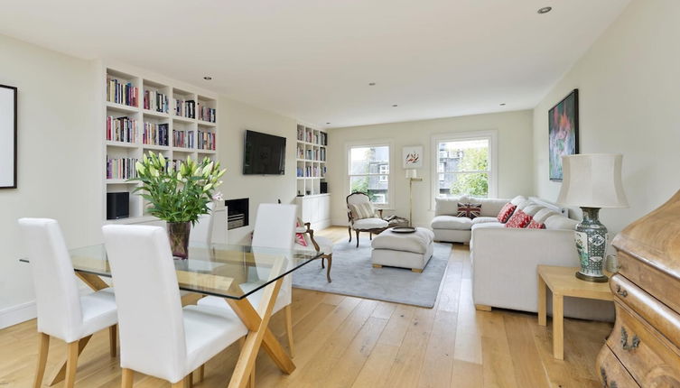 Photo 1 - Beautiful Spacious Open-planned 3 Bedroom Apartment in Earls Court