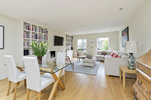 Photo 1 - Beautiful Spacious Open-planned 3 Bedroom Apartment in Earls Court