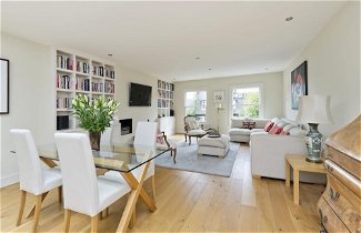 Photo 1 - Beautiful Spacious Open-planned 3 Bedroom Apartment in Earls Court