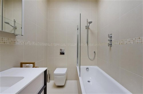 Foto 24 - Beautiful Spacious Open-planned 3 Bedroom Apartment in Earls Court