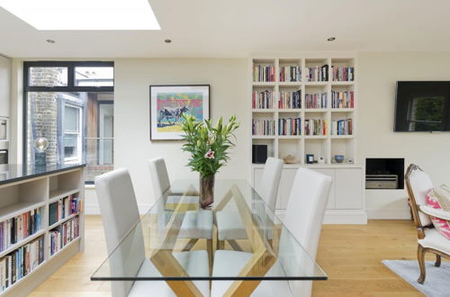 Photo 11 - Beautiful Spacious Open-planned 3 Bedroom Apartment in Earls Court