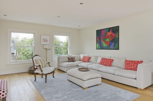 Foto 10 - Beautiful Spacious Open-planned 3 Bedroom Apartment in Earls Court