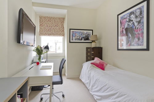 Foto 22 - Beautiful Spacious Open-planned 3 Bedroom Apartment in Earls Court