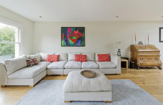 Photo 2 - Beautiful Spacious Open-planned 3 Bedroom Apartment in Earls Court