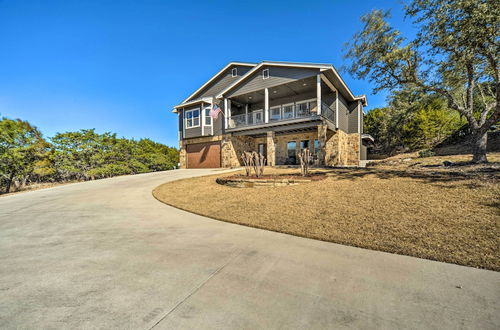 Foto 4 - Luxe Canyon Lake Home w/ Gorgeous Lake Views