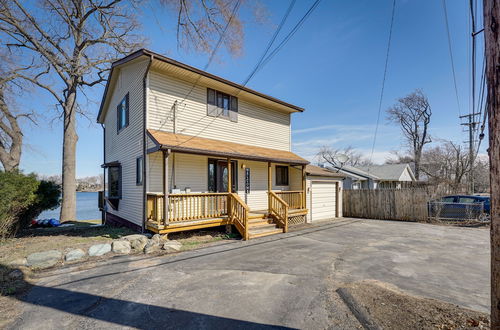 Photo 31 - Lakefront Home Rental w/ Hot Tub in White Lake