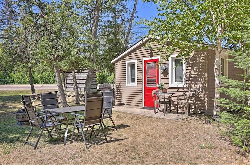 Foto 11 - Charming Suttons Bay Cottage w/ Shared Waterfront