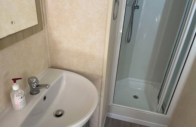 Pets Stay Free 2 Bedroom Caravan at Heacham Beach - Photo 9