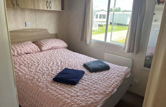 Photo 2 - Pets Stay Free 2 Bedroom Caravan at Heacham Beach