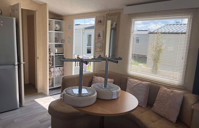 Pets Stay Free 2 Bedroom Caravan at Heacham Beach - Photo 15