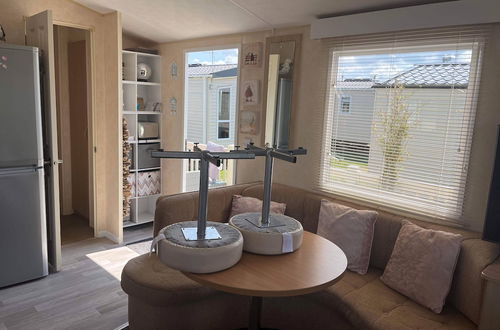 Photo 14 - Pets Stay Free 2 Bedroom Caravan at Heacham Beach