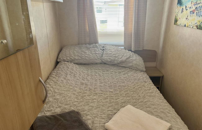 Pets Stay Free 2 Bedroom Caravan at Heacham Beach - Photo 3