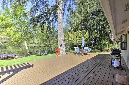 Foto 8 - Quiet Lakefront Olympia Home w/ Dock on Half Acre