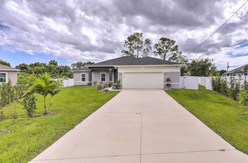 Foto 6 - Palm Bay Home w/ Fenced Yard & Covered Patio