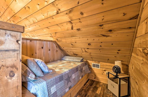 Photo 10 - Charming Log Cabin at Double JJ Ranch Resort