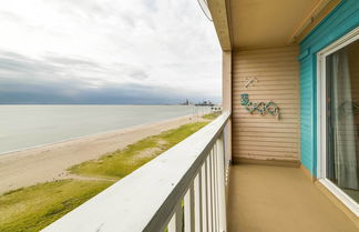 Photo 1 - Cozy Beach View Getaway w/ Resort Amenities