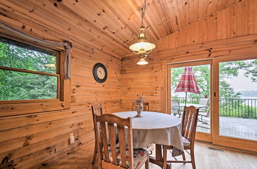 Photo 8 - Cozy Amish Country Cabin on Shipshewana Lake