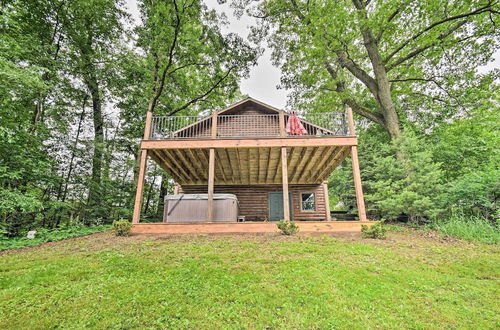 Photo 14 - Cozy Amish Country Cabin on Shipshewana Lake