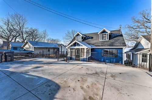 Foto 2 - Lakefront Home w/ Gorgeous Sunsets, Kayaks, & Pier