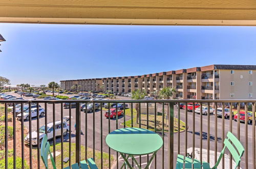 Photo 32 - Hilton Head Island Resort Condo: Pool & Beach