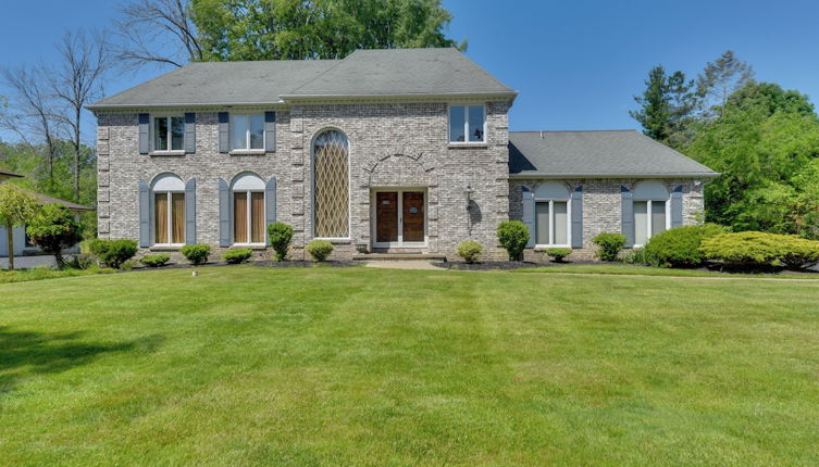 Photo 1 - Spacious Buffalo Brick Home w/ Backyard