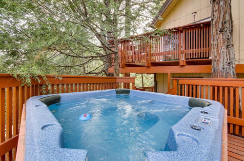 Photo 29 - Cozy Lake Arrowhead Cabin w/ Hot Tub & Deck