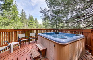 Foto 1 - Cozy Lake Arrowhead Cabin w/ Hot Tub & Deck