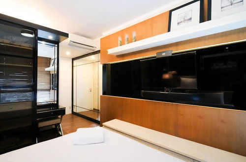 Foto 5 - Spacious 2Br At The Via And The Vue Apartment Surabaya