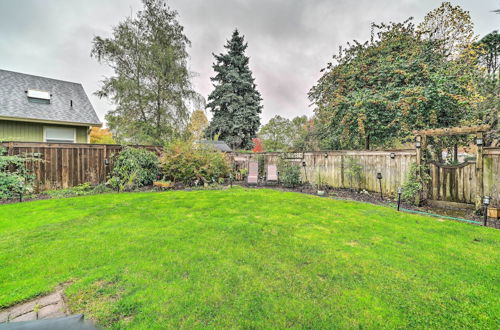 Photo 13 - Charming Vancouver Home - Patio & Fire Pit