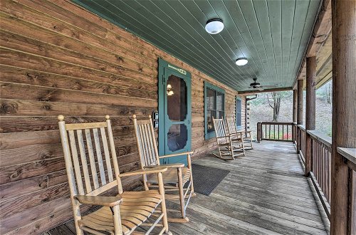 Foto 17 - Cozy Blue Ridge Mountain Cabin on 18 Acre Lot