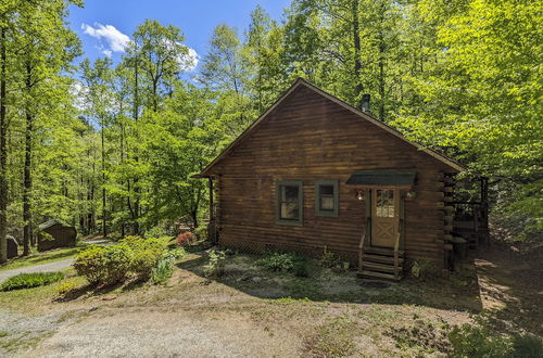 Photo 14 - Cozy Blue Ridge Mountain Cabin on 18 Acre Lot