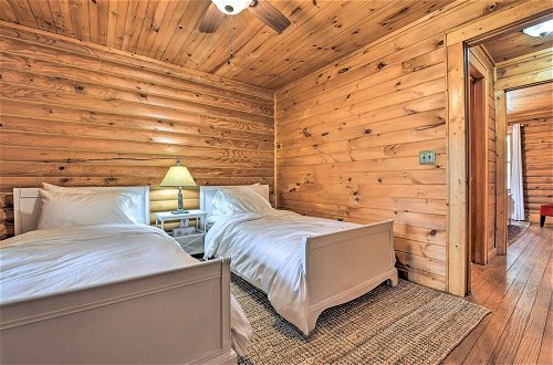 Foto 36 - Cozy Blue Ridge Mountain Cabin on 18 Acre Lot