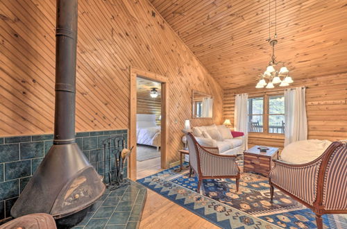 Photo 18 - Cozy Blue Ridge Mountain Cabin on 18 Acre Lot