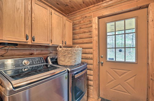 Foto 22 - Cozy Blue Ridge Mountain Cabin on 18 Acre Lot