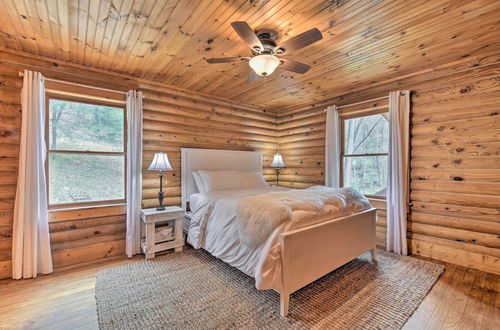 Photo 9 - Cozy Blue Ridge Mountain Cabin on 18 Acre Lot