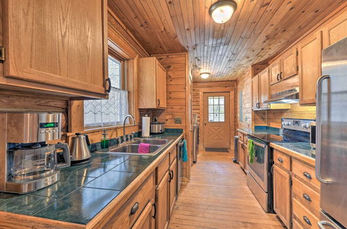 Photo 5 - Cozy Blue Ridge Mountain Cabin on 18 Acre Lot