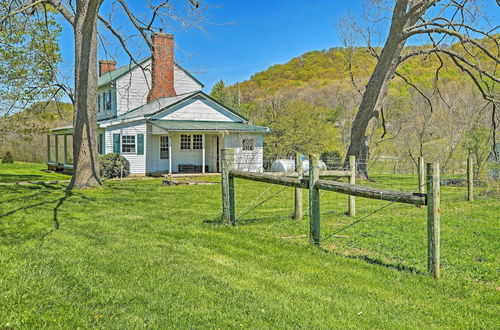 Photo 11 - Renovated KY Farmhouse Retreat w/ Pasture Views