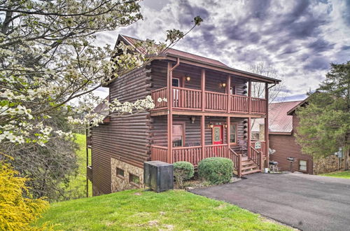 Photo 3 - Mountain Pool Lodge Sevierville Cabin w/ Hot Tub