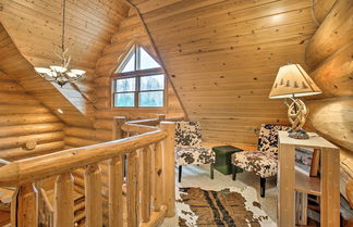 Foto 3 - Secluded, Luxury Lodge < 15 Mi to Boyne Mountain