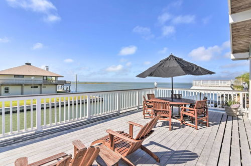Foto 16 - Charming Galveston Home w/ Waterfront Deck