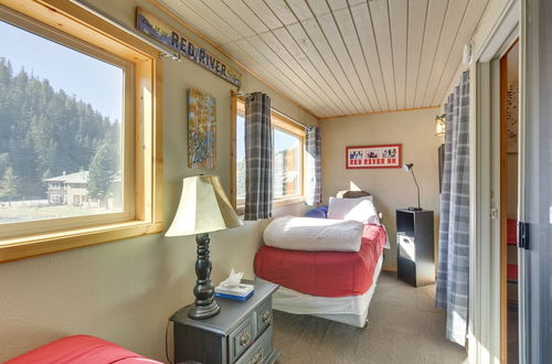 Photo 26 - Stunning Red River Retreat Next to Ski Lift