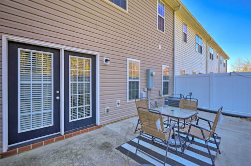 Photo 8 - Charming Greensboro Townhouse With Back Patio