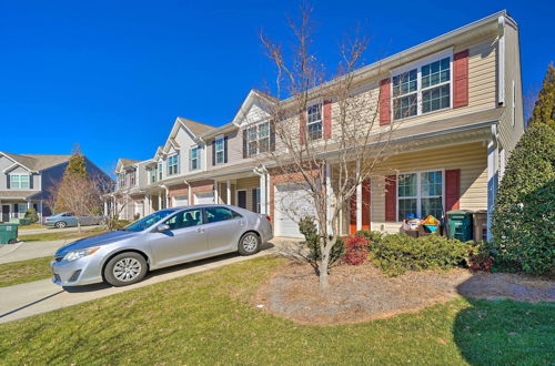 Photo 11 - Charming Greensboro Townhouse With Back Patio