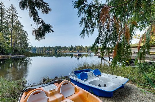 Foto 17 - Bremerton Vacation Rental w/ Hot Tub & Lake Access