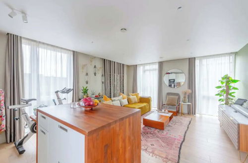 Photo 14 - Chic 2BD Flat With Roof Terrace - Kilburn