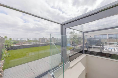 Photo 31 - Chic 2BD Flat With Roof Terrace - Kilburn