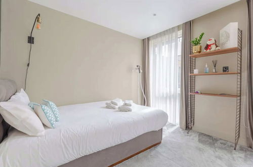 Foto 5 - Chic 2BD Flat With Roof Terrace - Kilburn