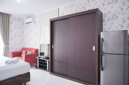 Photo 5 - Cozy Stay Studio At Mangga Dua Apartment