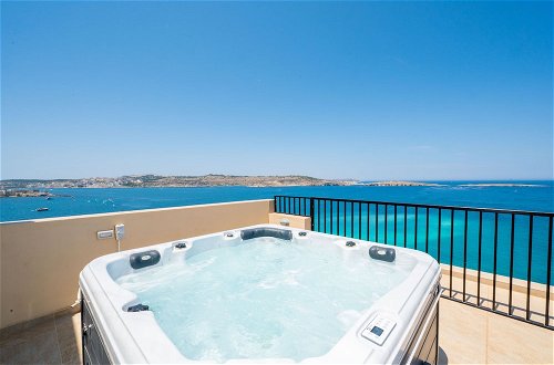 Photo 18 - Islet Seafront Penthouse with Hot tub