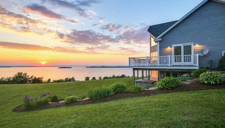 Foto 1 - Waterfront Lake Champlain Home w/ Hot Tub & Sauna